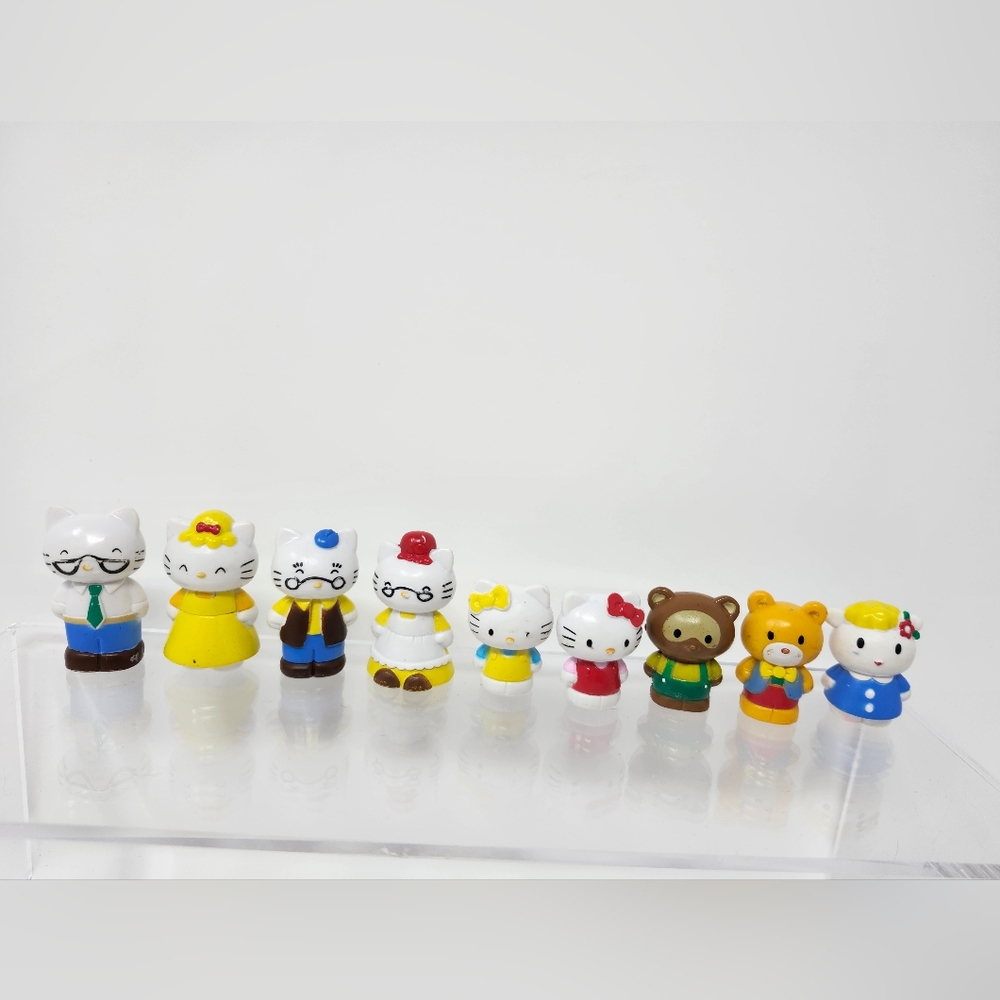 Hello Kitty and Friends & Familly Mini Figurine Set